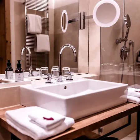 酒店 Kitzhof Mountain Design Resort, 4 Sterne Superior 基茨比厄尔